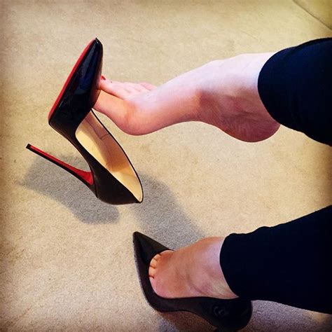 Shoe Dangling Shoegame Highheels Bedroomshoes Shoeaddict Christianlouboutin Redbottomshoes