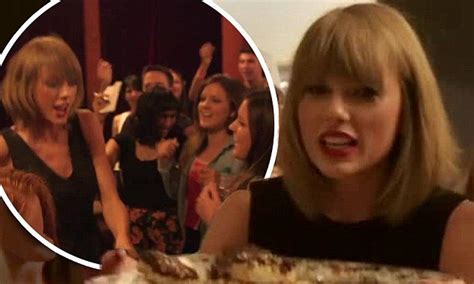 Taylor Swift Bakes Cookies Dances With Fans At 1989 Secret Sessions