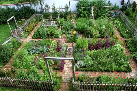 If you need more ideas here are 25 small kitchen design ideas and 10 cool compact kitchen units that you might be interested in. Nice Kitchen Garden in Austria - Garden Decor Ideas - 1001 ...