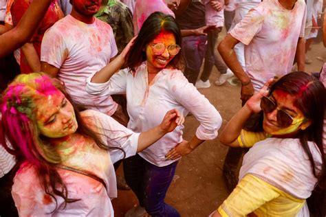Holi The Hindu Festival Of Colors Explained
