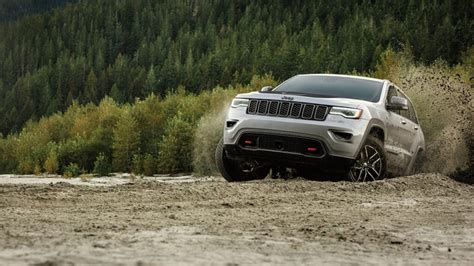 Motortrend Pits Jeep Grand Cherokee Vs Land Rover Discovery