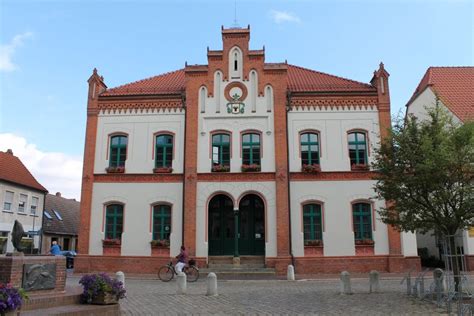 See how to get to here on foot, by car, by public transport, or by taxi. Rathaus Krakow am See | Mecklenburgische Seenplatte