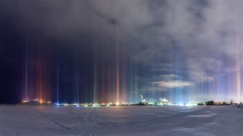 Light pillars | Optical phenomena, Mountain photography, Phenomena