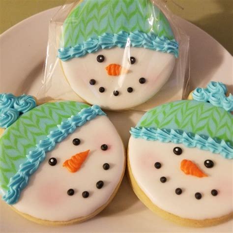 Christmas Snowmen In Knit Hat Cookies Decoratedcookies Cookie