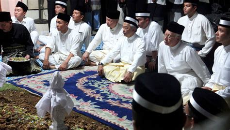 Kdymm pemangku raja pahang tengku hassanal ibrahim alam shah. Pahang's Tengku Arif Bendahara laid to rest | Free ...