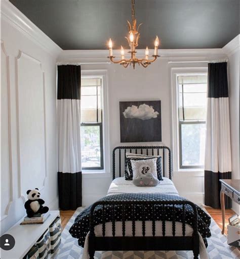 30 Bedrooms With Black Ceilings