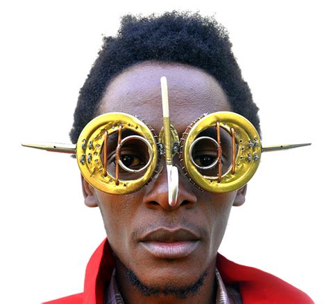 来自肯尼亚的设计师 cyrus kabiru 的未来主义风格眼镜作品 3 未来主义 肯尼亚 眼镜 新浪新闻