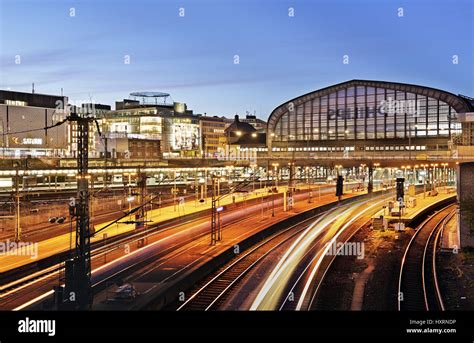 Central Station In Hamburg In The Evening Germany Hauptbahnhof In