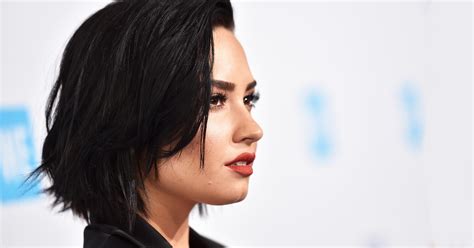 25 Best Images Demi Lovato Short Blue Hair Demi Lovato Sexy Blunt One