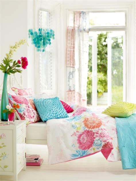 10 Fresh Summer Bedroom Ideas To Steal