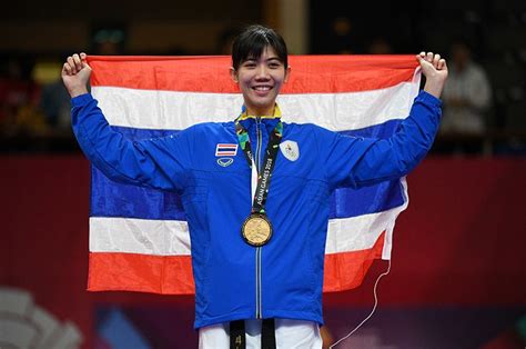 ในปี 1964 วอลเลย์บอลได้รับการบรรจุในโอลิมปิกเป็นครั้งแรก ญี่ปุ่นซึ่งเป็นเจ้าภาพได้เหรียญทองประเภทหญิง ทั้งโซเวียตและ. เปิดปูม พาณิภัค ซิวแล้วทุกแชมป์บนโลกขาดแค่เหรียญทอง ...