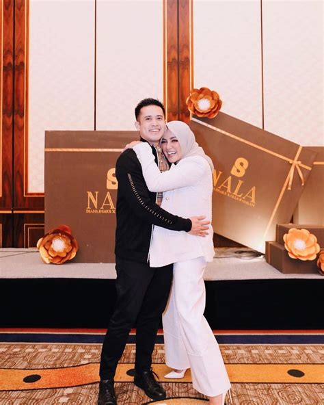 Genap 7 Tahun Menikah 10 Potret Mesra Olla Ramlan Dan Aufar Hutapea