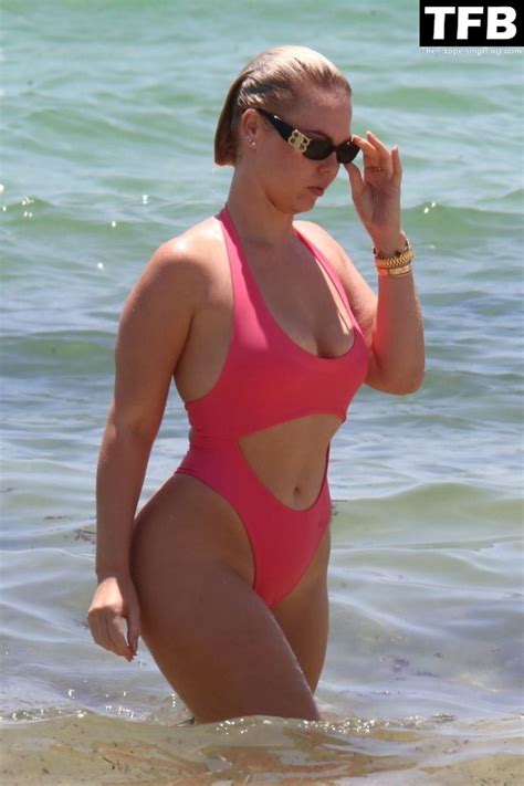 Bianca Elouise Displays Her Curves On The Beach In Miami Photos
