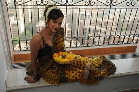 actress tanisha singh from 18 crore ke thumke item song did a special photo shoot for
