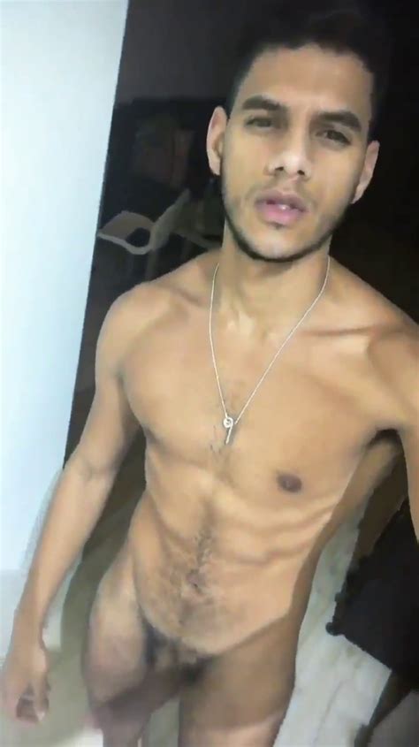 Beau gosse arabe montre sa bite en érection Video Porno Beur Gay