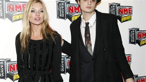 Pete doherty latest breaking news, pictures, photos and video news. Pete Doherty hat Kate Moss mit seinem Blut gemalt - das ...
