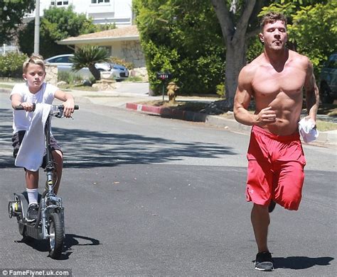 Ryan Phillippe Shirtless Parading His Chest And Abs During Jog With His