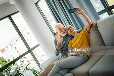 Old Man Selfie Home Photos Et Images De Collection Getty Images
