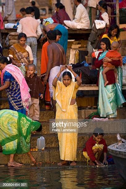 indian girls bathing fotografías e imágenes de stock getty images