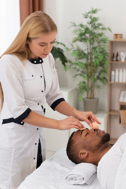 Free Photo Masseur Taking Care Of Her Client