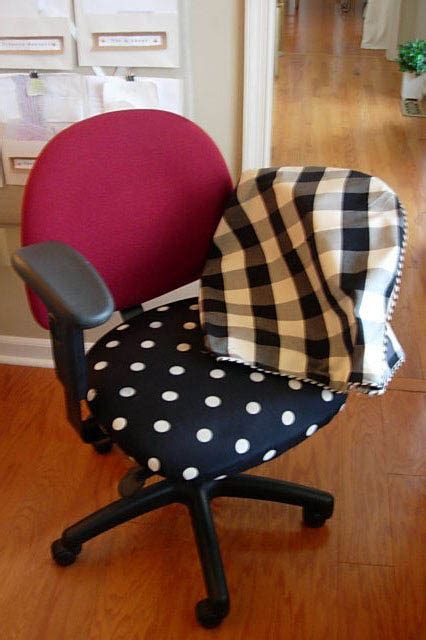 Ive got problems with the spine and being a tall person it was really bothersome to sit on a regular office chair 8 hours straight. DIY: Office Chair Makeover with Fabric | In My Own Style