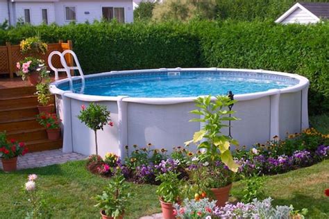 Where to place an above ground pool deck? 17 Ways to Pretty-Up an Above-Ground Pool | Swimming pools ...