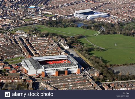 Everton fc, i̇ngiltere'de premier league'de oynayan bir futbol takımıdır. aerial view of Liverpool FC Anfield Stadium looking across ...