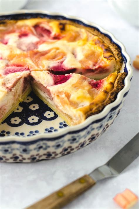 Zucker aufkochen lassen, bis er die gewünschte konsistenz hat. Rhabarber Erdbeer Tarte aus "Lieblingsrezepte vom ...