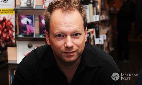 Zadebiutował w 1988 rolą piotrka w filmie krzysztofa kieślowskiego dekalog x. Maciej Stuhr uważa, że wysyłanie smsów jest sexy