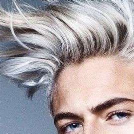 Als mann hat man das gefühl, dass es immer auffallen wird, wenn man sich die haare färbt. Ich überlege seit einiger Zeit mir die Haare grau-Silber ...