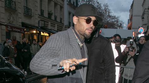 Chris Brown Convoqué à Paris Celle Qui Laccuse De Viol Souhaite Laffronter Les Yeux Dans