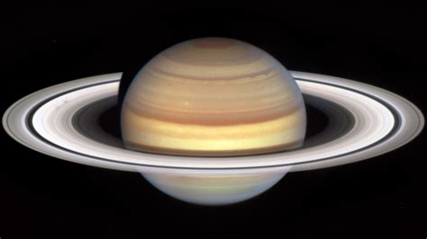 Hubble Telescope Spots Spokes On Saturns Rings Popular Science