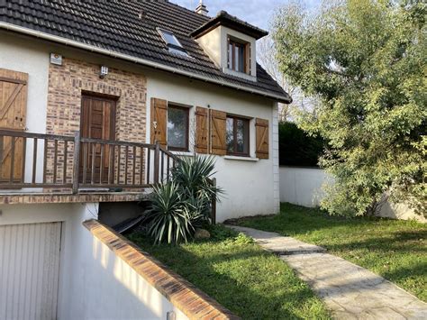 La pose d'un enduit de finition puis de la peinture. Quel est le prix au mètre carré d'un appartement dans le quartier Bel-Air à Sannois 95110 ...