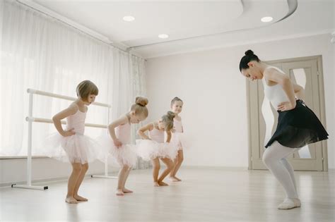 Niedliche Kleine Ballerinas Im Rosa Ballettkostüm Kinder In
