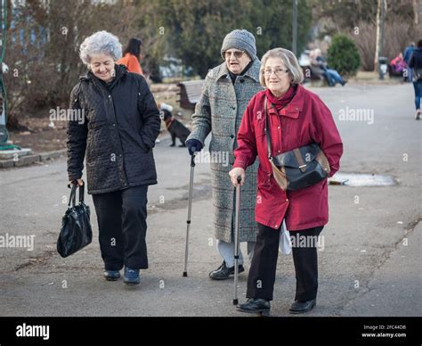 Belgrado Serbia Enero Grupo De Ancianas Abuelas Serbios