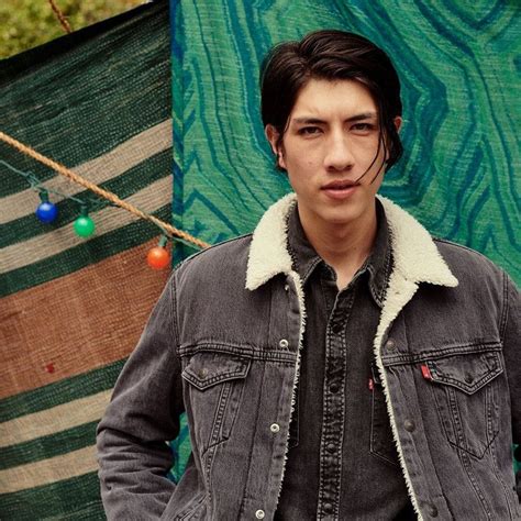 Seorang daripada mereka mengatakan bahawa itu hartanya. Inspirasi OOTD Jaket Denim untuk Pria dan Wanita