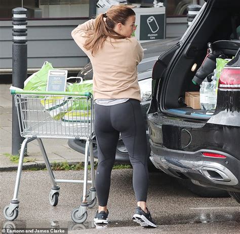 Coleen Rooney Cuts A Casual Figure In Grey Gym Leggings Daily Mail Online