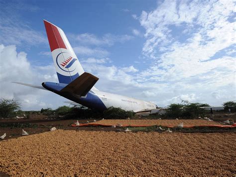 Somalia Three Injured As Cargo Plane Crashes At Airport The Independent