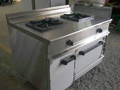 Reliablepartnership we create projects for your kitchen, we use high quality stainless steel material to produce your kitchen equipments and finally. Six Burners With Oven Gas Range Hotel Kitchen Equipment ...