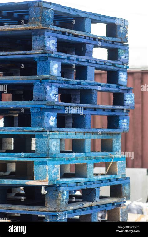 Single Stack Of Blue Shipping Pallets Stock Photo Alamy