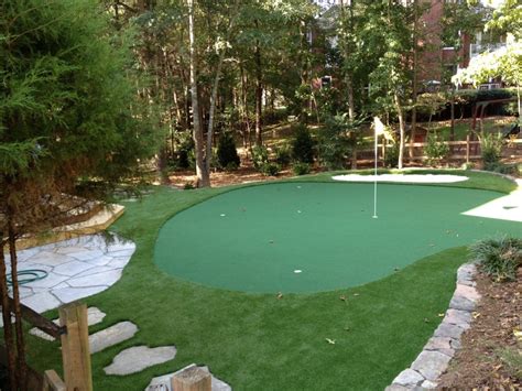 Our synthetic putting green surfaces are proven to perform as close to natural grass as ever at your home, office or business. How to Build A Putting Green? - HomesFeed
