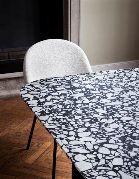 Keep in mind that table leg style, seating arrangement, table top size, and even chair width are variables that should be factored in when choosing placement. BARRY - Dining tables from miniforms | Architonic