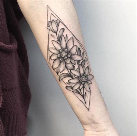 20 Beautiful Black And Grey Ink Floral Tattoos From Sasha Tattooing