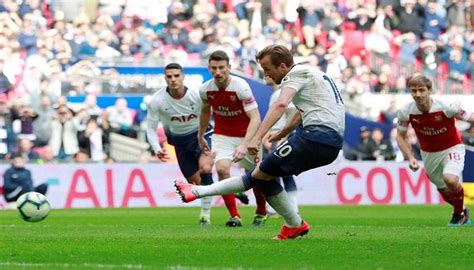 Harry edward kane؛ مواليد 28 يوليو 1993) هو لاعب كرة قدم إنجليزي يلعب مهاجمًا لنادي توتنهام هوتسبير في الدوري الإنجليزي الممتاز ومنتخب إنجلترا. هاري كين ينقذ توتنهام أمام أرسنال في ديربي شمال لندن