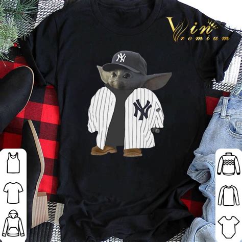 Baby Yoda New York Yankees Shirt Hoodie Sweater Longsleeve T Shirt