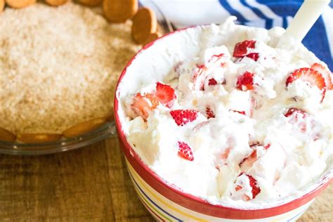 Easy No Bake Tropical Cream Pie With Strawberries And Pineapples Receta