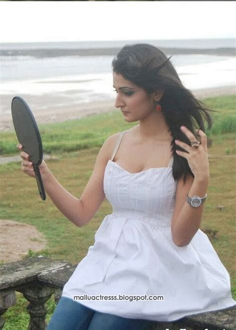 Malayalam Actress Delnaz Irani Hot Expose Stills