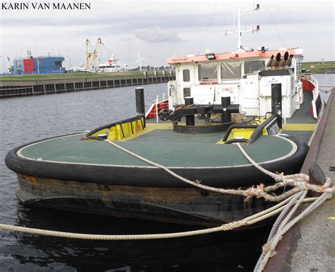 Warshipsresearch British Tug Redoubt 2009