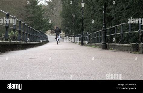 Cycling Along Garret Hostel Lane Cambridge Uk Stock Video Footage Alamy