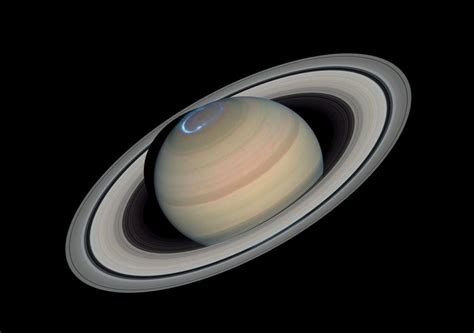 Saturne Un Télescope De La Nasa Capture De Superbes Aurores Boréales